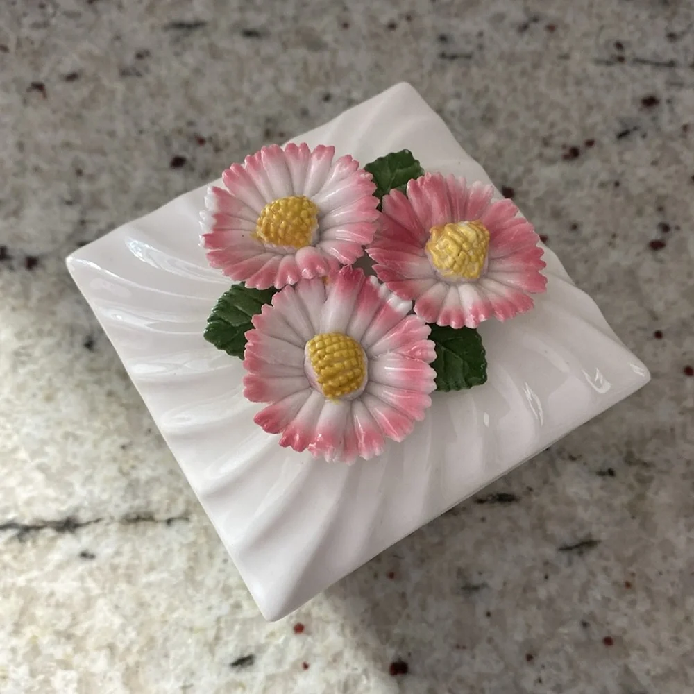 Vintage Abbott Japan floral ceramic trinket box